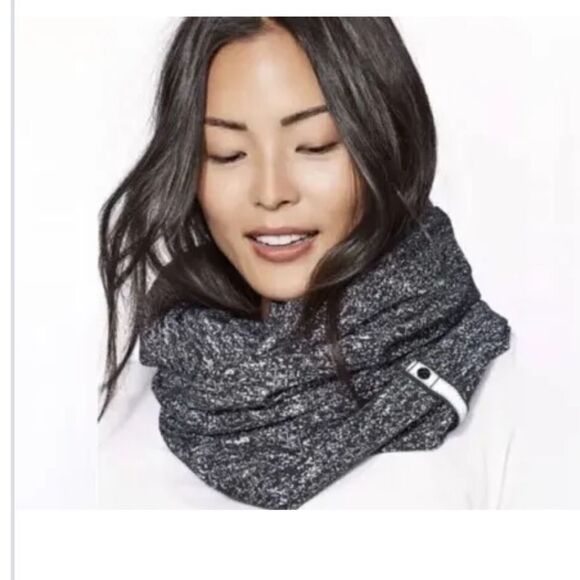 Lululemon Vinyasa Wrap Scarf Jacquard Black Arm Holes Convertible Rulu Fabric - Picture 4 of 12